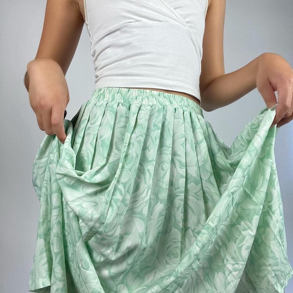 Floral skirt - Picture 2 of 3